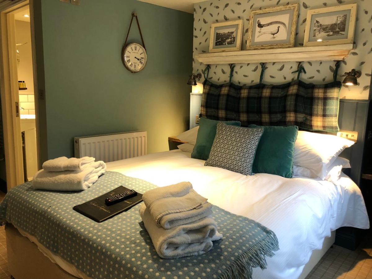 The Golden Pheasant Hotel Burford Bagian luar foto