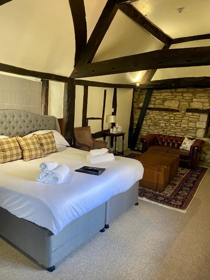 The Golden Pheasant Hotel Burford Bagian luar foto