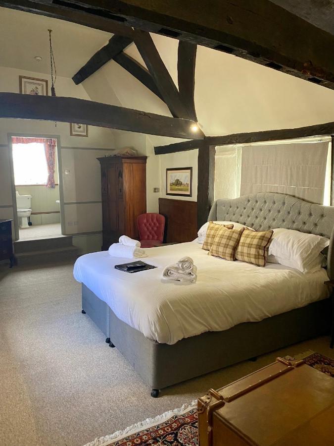 The Golden Pheasant Hotel Burford Bagian luar foto