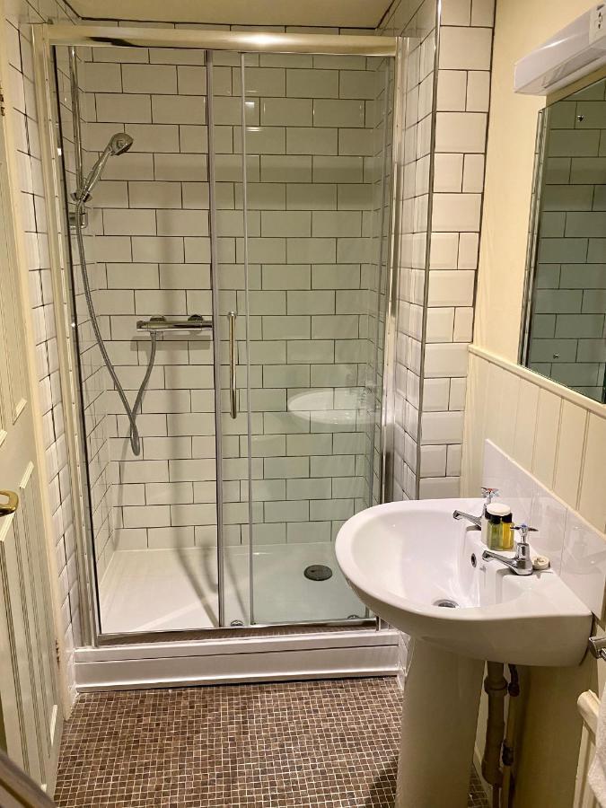 The Golden Pheasant Hotel Burford Bagian luar foto