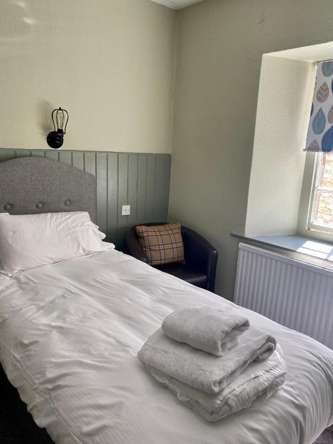 The Golden Pheasant Hotel Burford Bagian luar foto