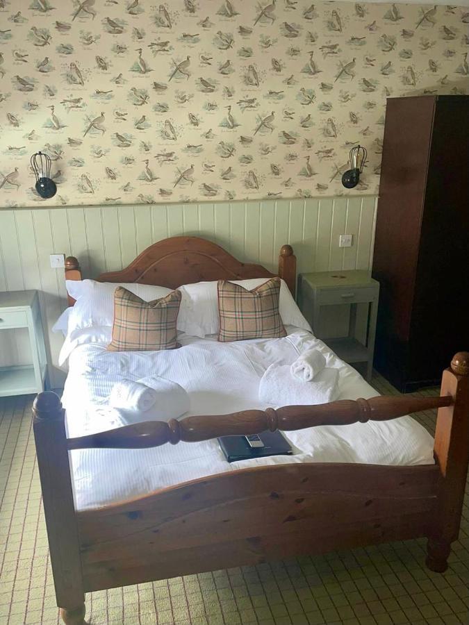 The Golden Pheasant Hotel Burford Bagian luar foto