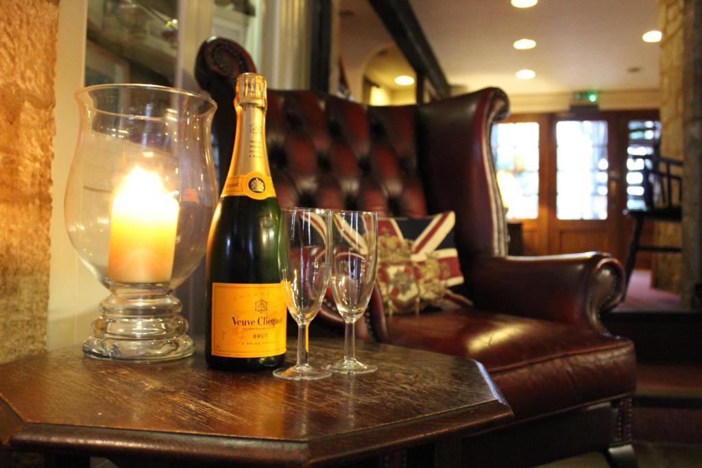 The Golden Pheasant Hotel Burford Bagian luar foto