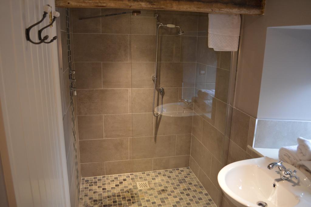 The Golden Pheasant Hotel Burford Bagian luar foto