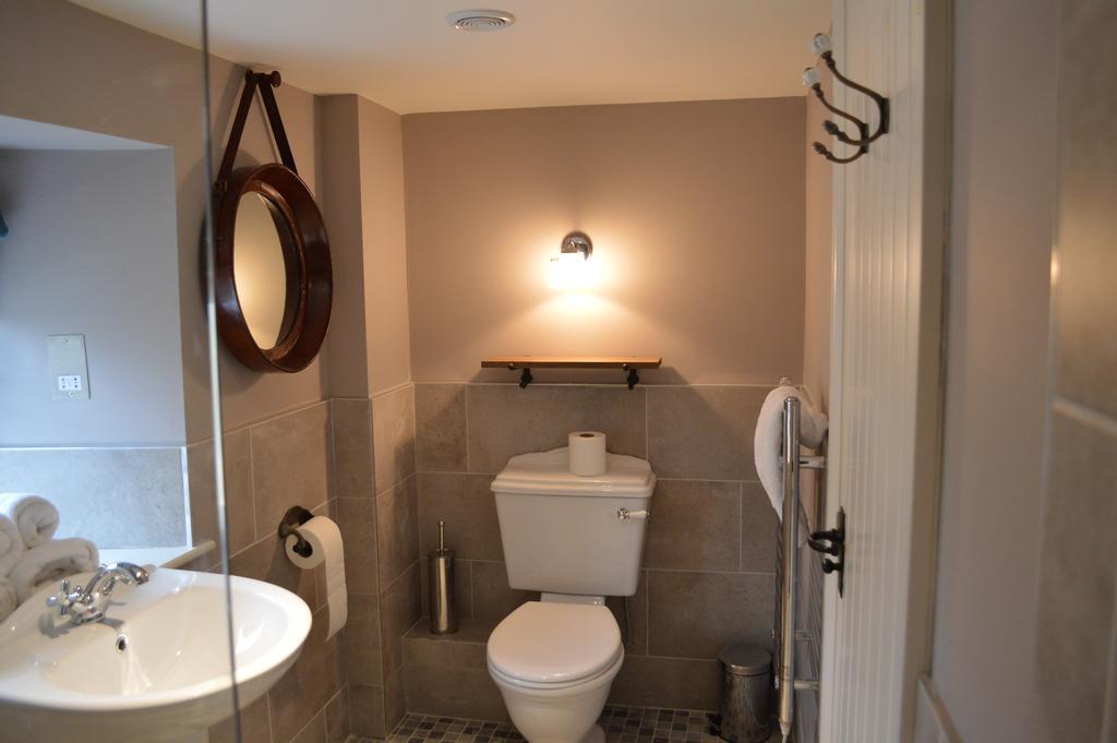 The Golden Pheasant Hotel Burford Bagian luar foto
