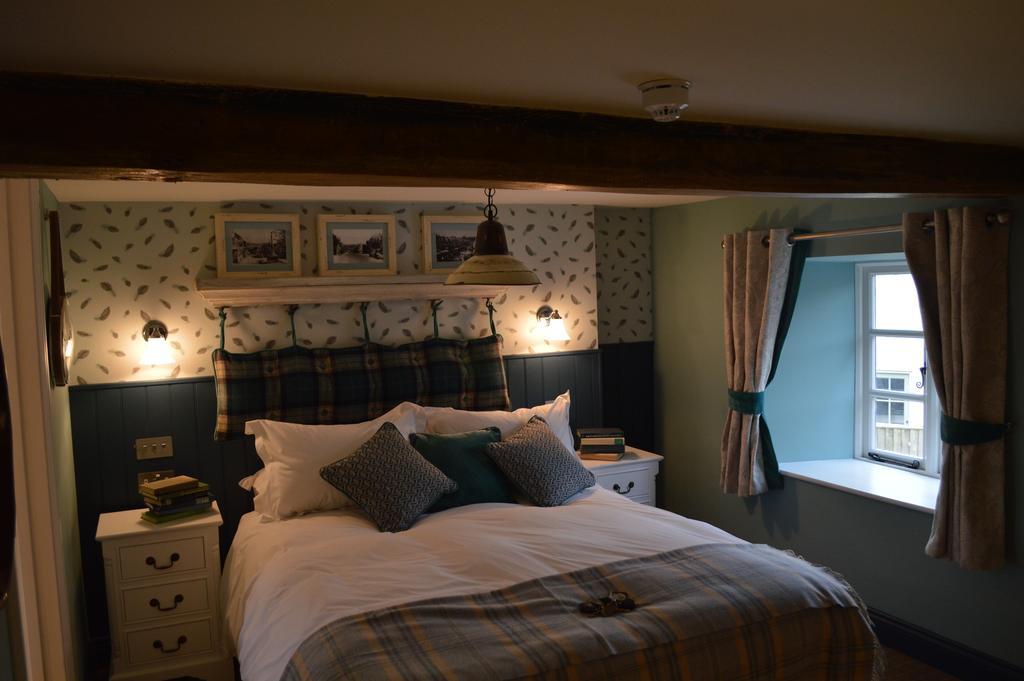 The Golden Pheasant Hotel Burford Bagian luar foto