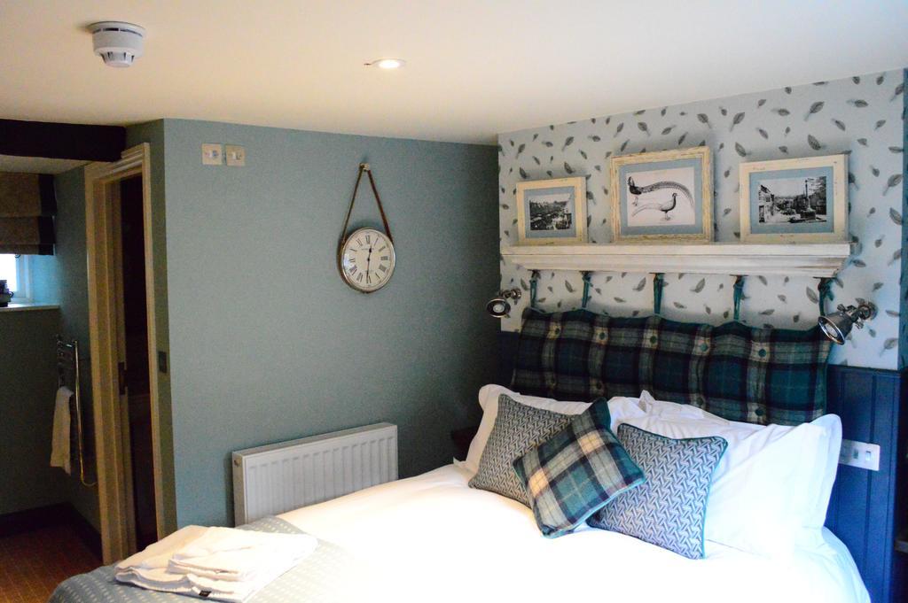 The Golden Pheasant Hotel Burford Bagian luar foto