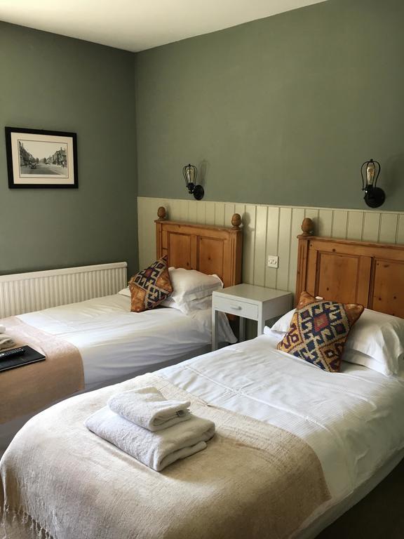 The Golden Pheasant Hotel Burford Bagian luar foto