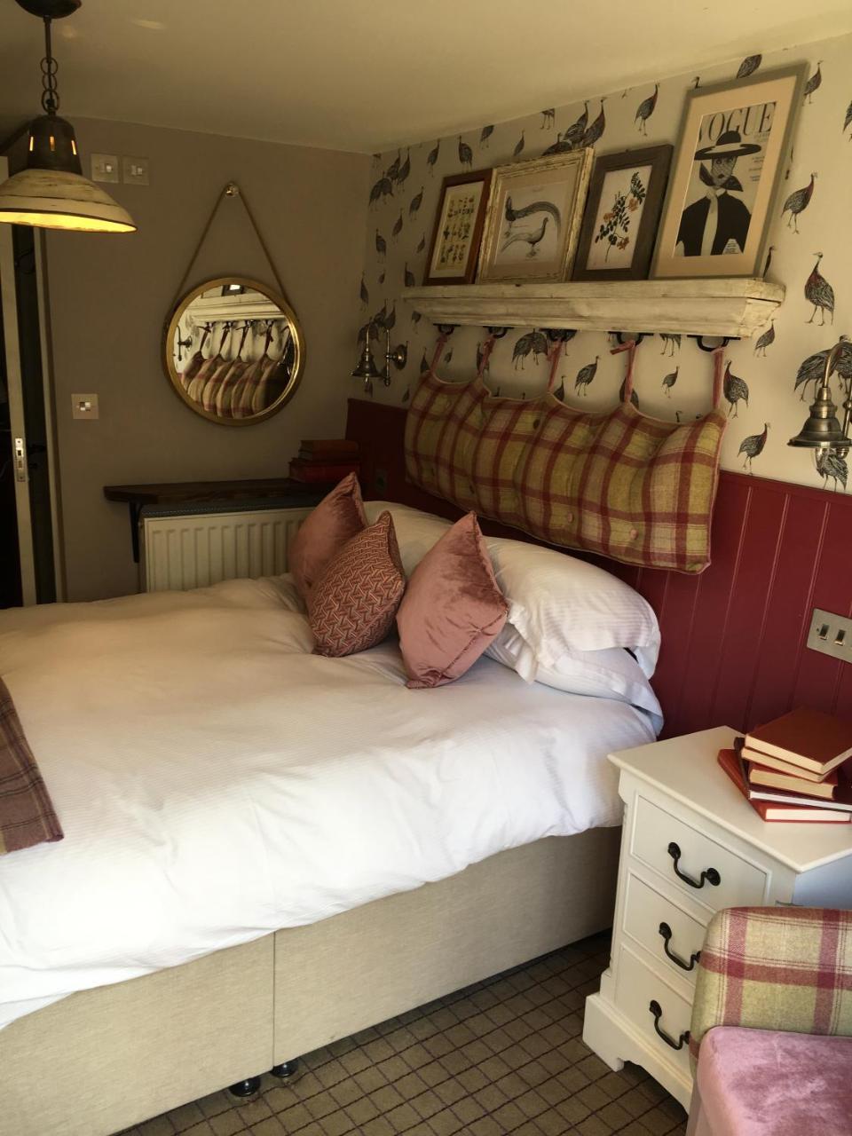 The Golden Pheasant Hotel Burford Bagian luar foto
