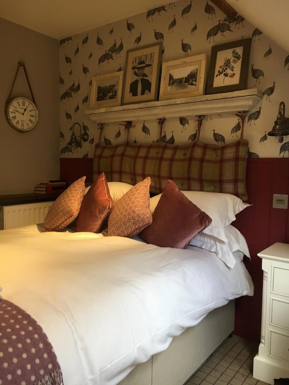 The Golden Pheasant Hotel Burford Bagian luar foto