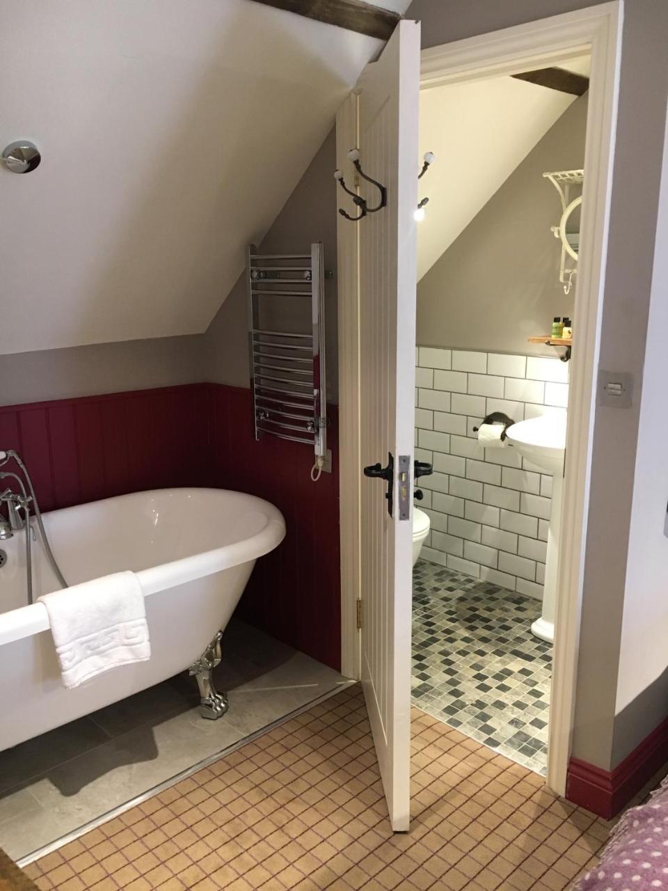The Golden Pheasant Hotel Burford Bagian luar foto