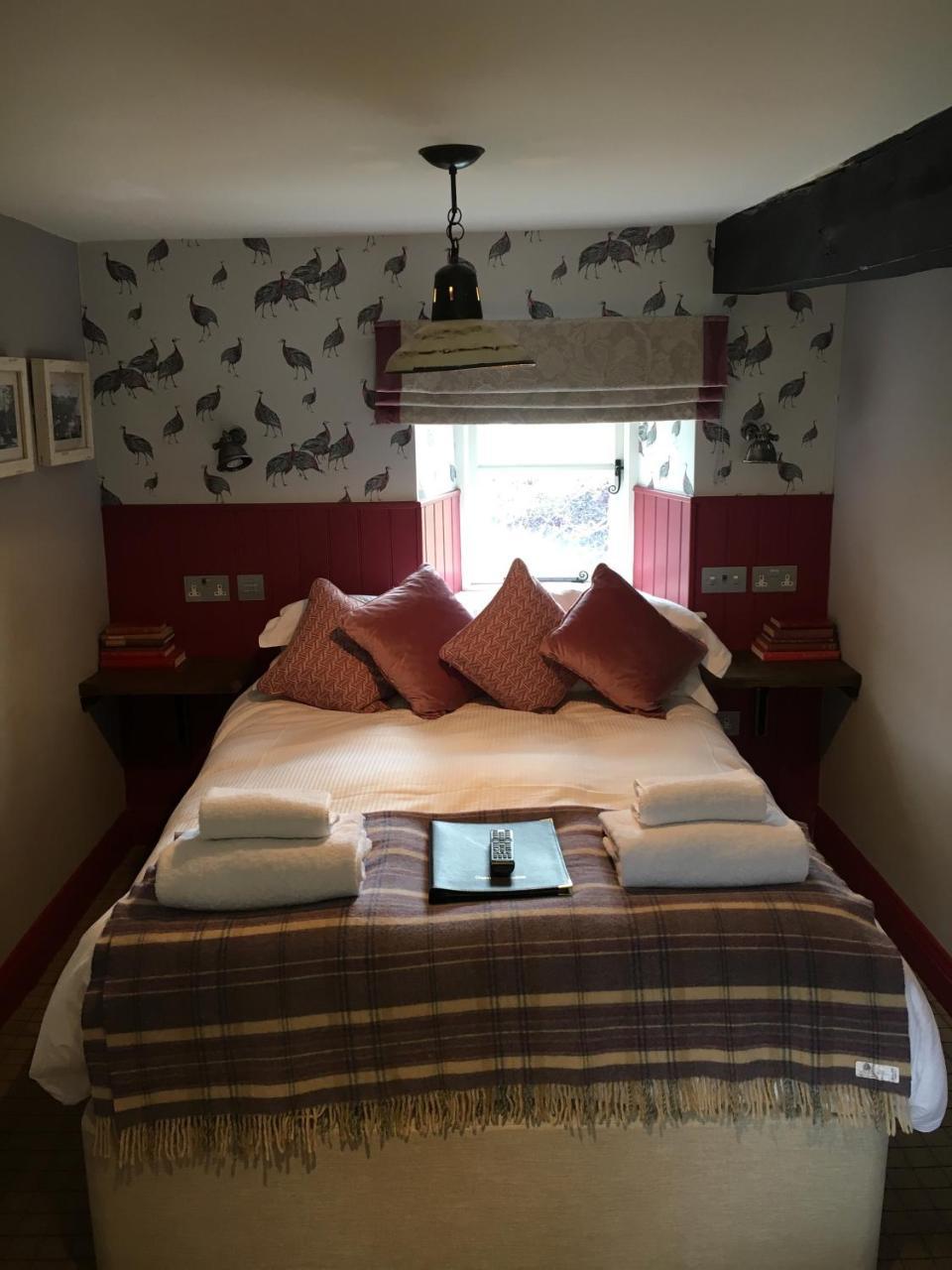 The Golden Pheasant Hotel Burford Bagian luar foto