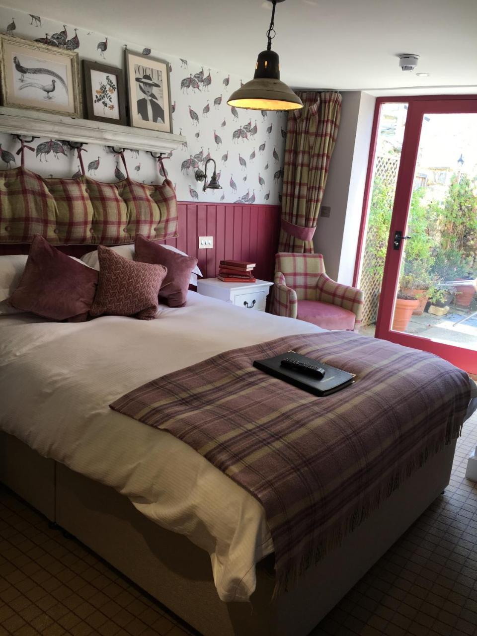 The Golden Pheasant Hotel Burford Bagian luar foto