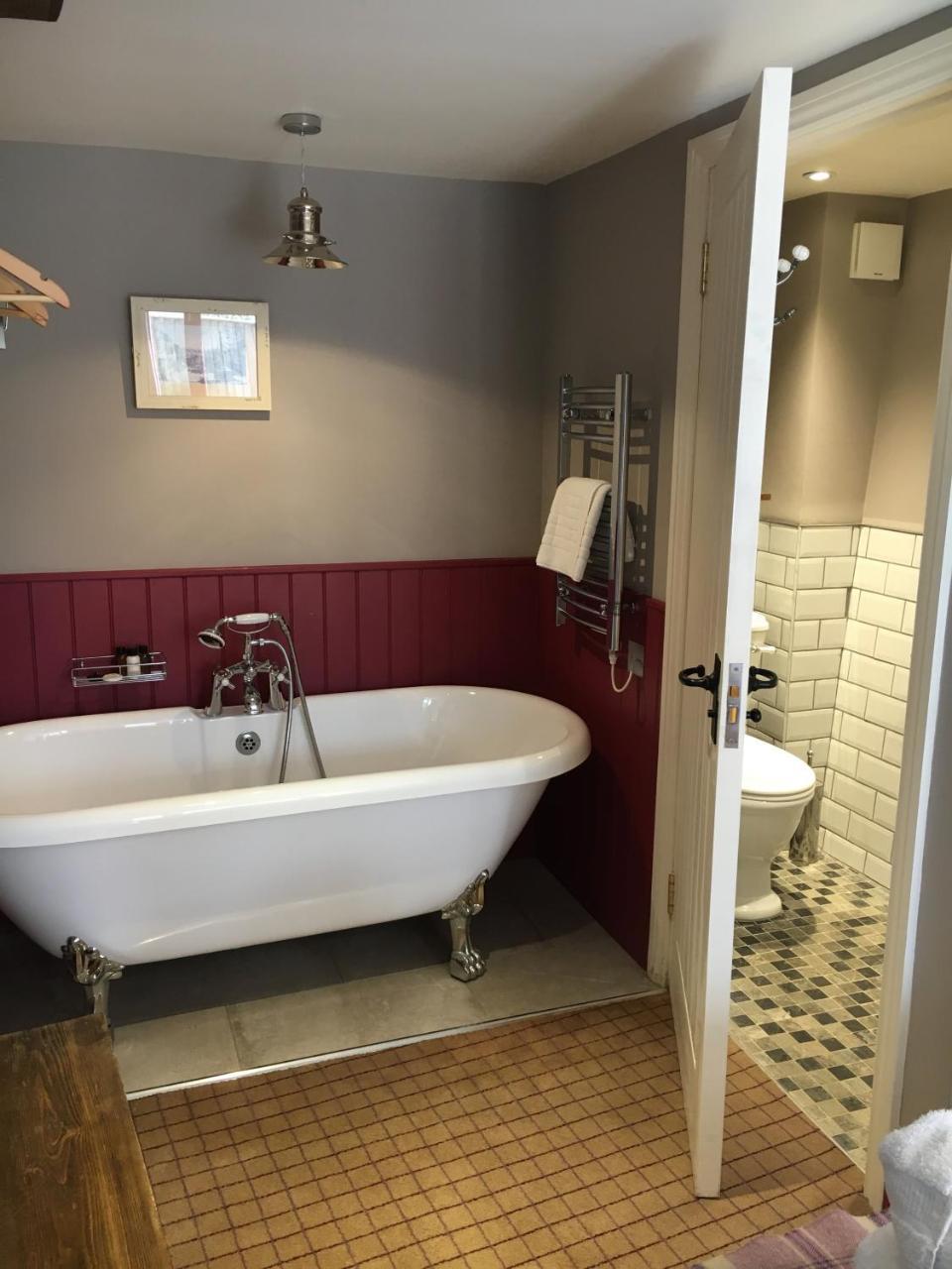 The Golden Pheasant Hotel Burford Bagian luar foto