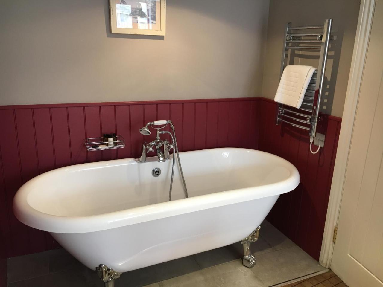 The Golden Pheasant Hotel Burford Bagian luar foto