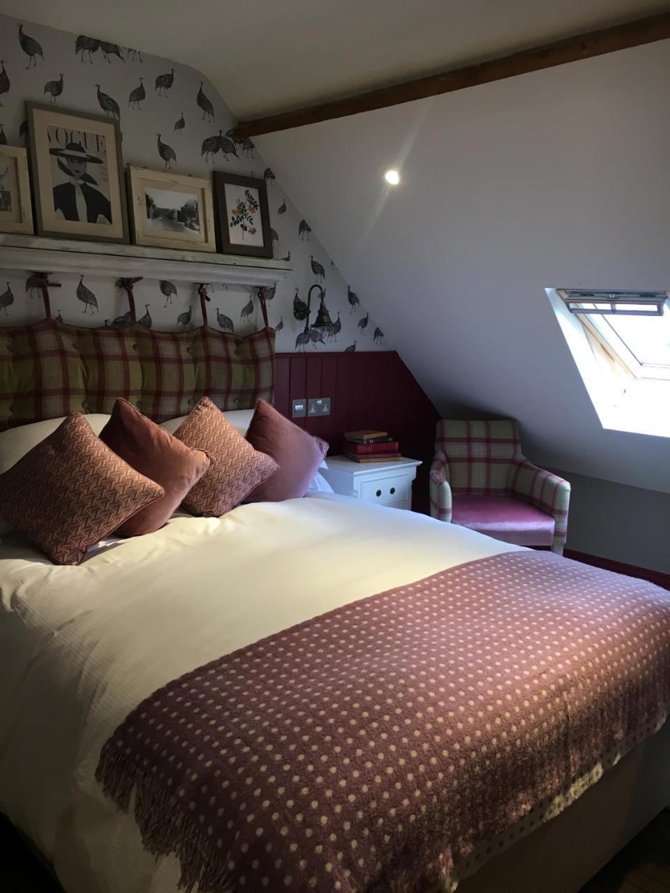The Golden Pheasant Hotel Burford Bagian luar foto